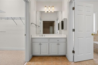 Welcome & come on in to this beautifully maintained, all brick - photo 15