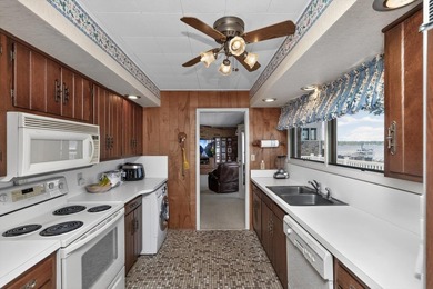 3 BD, 2 BA home on a level double lot with 100 feet of Diamond - photo 9