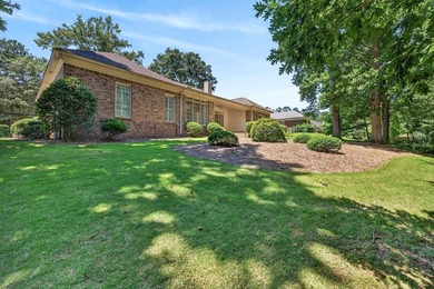 Welcome & come on in to this beautifully maintained, all brick - photo 26