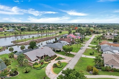 Custom Luxury Home with Unique Character. 14' Ceilings, Huge - photo 3