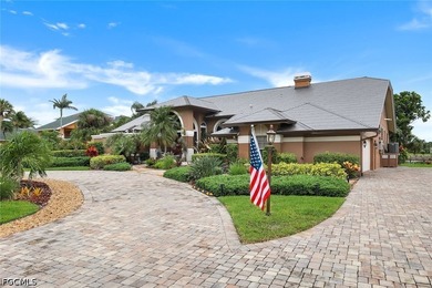 Custom Luxury Home with Unique Character. 14' Ceilings, Huge - photo 4