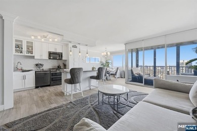 ABSOLUTELY STUNNING! unit 2809 is a recently Fully renovated and - photo 2