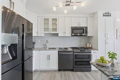 ABSOLUTELY STUNNING! unit 2809 is a recently Fully renovated and - photo 5