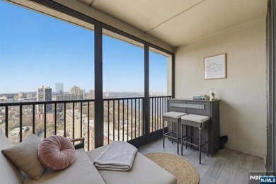 ABSOLUTELY STUNNING! unit 2809 is a recently Fully renovated and - photo 7