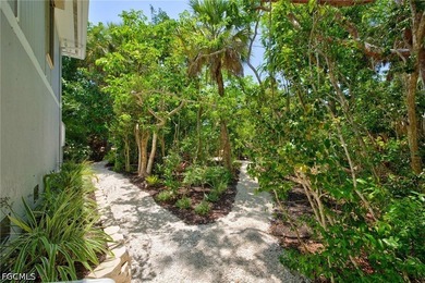 THIS HOUSE HAS IT ALL INCLUDING AN ELEVATOR! Well maintained - photo 8