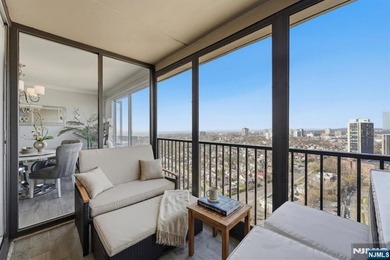 ABSOLUTELY STUNNING! unit 2809 is a recently Fully renovated and - photo 8