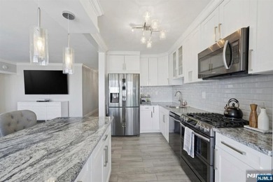 ABSOLUTELY STUNNING! unit 2809 is a recently Fully renovated and - photo 9