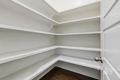 Experience exceptional quality and comfort in this beautifully - photo 17