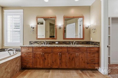 Experience exceptional quality and comfort in this beautifully - photo 20
