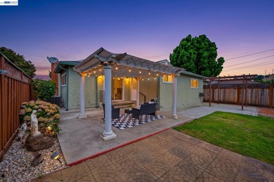 Welcome to this inviting 3-bedroom, 1.5-bathroom home tucked - photo 31