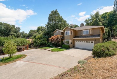A beautiful custom home in one of the best locations in Ukiah - photo 3