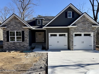 Lake Home For Sale in Fairfield Glade, Tennessee