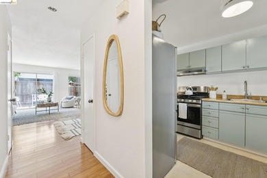 Rarely available Berkeley townhome! Built with a thoughtful - photo 18