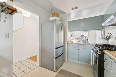 Rarely available Berkeley townhome! Built with a thoughtful - photo 22