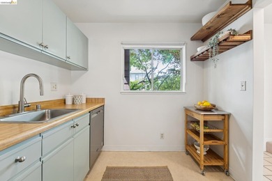 Rarely available Berkeley townhome! Built with a thoughtful - photo 23