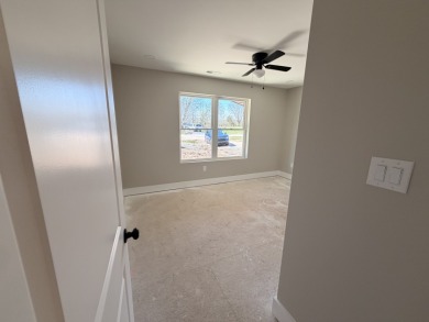 Beautiful Ranch with 2 covered Porches! SOLD - photo 11