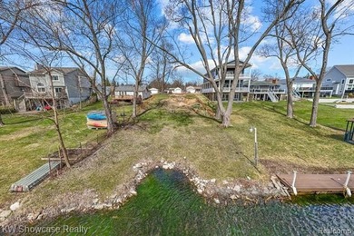 (private lake, pond, creek) Lot Active Under Contract in Waterford Michigan