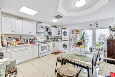 Spectacular Waterfront DUPLEX Property just Steps from Downtown - photo 22