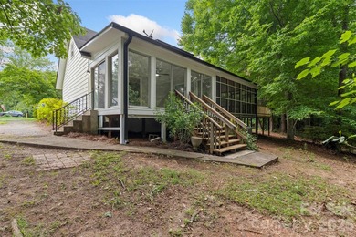 Welcome home to this recently renovated 4-bedroom property - photo 37