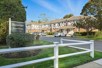 (private lake, pond, coastal) Condo Sale Pending in Bellmore New York