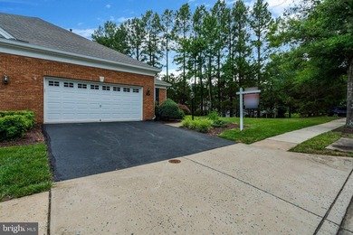 Welcome to this exceptional end-unit Glenhurst model patio home - photo 3