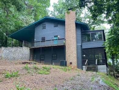 Lake Home Sale Pending in Snellville, Georgia