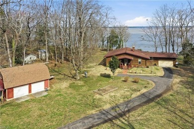 This beautiful, well-preserved log home, 3 BR, 2BA 1934sq ft is - photo 1