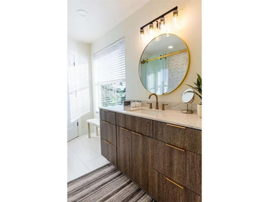 AMAZING and UNIQUE OPPORTUNITY for 5 BEDROOM, 4 1/12 BATH HOME - photo 34