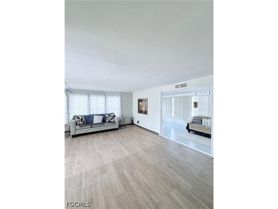 Welcome to easy Florida living in this spacious manufactured - photo 7