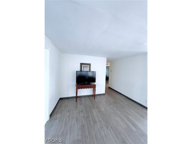 Welcome to easy Florida living in this spacious manufactured - photo 10