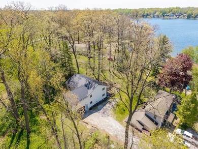 **PRICED TO SELL**Beautifully updated nearly 3000 sqft Lakehouse - photo 1