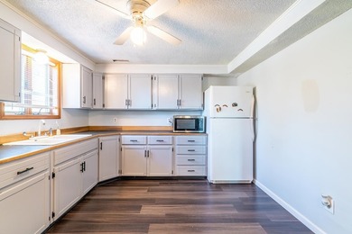 **PRICED TO SELL**Beautifully updated nearly 3000 sqft Lakehouse - photo 5