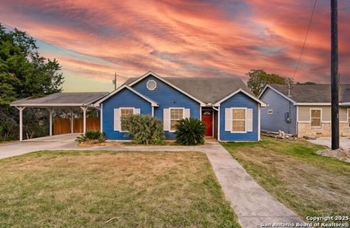 Lake Home For Sale in Canyon Lake, Texas