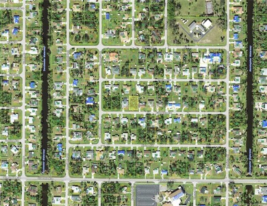 Located in a very quiet area in the heart of Port Charlotte - photo 3