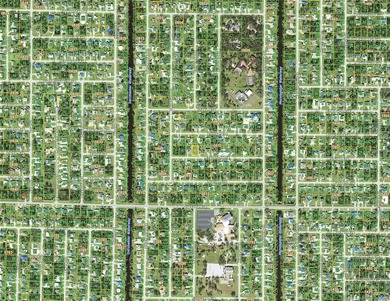 Located in a very quiet area in the heart of Port Charlotte - photo 4