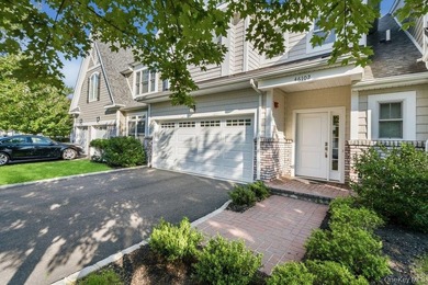 A Fabulous Jamestown Townhouse has a dramatic 2 Story Grand - photo 3