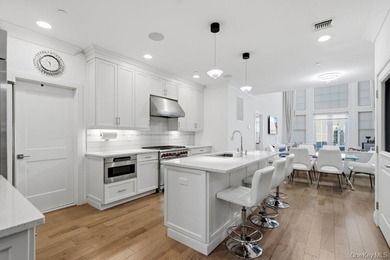A Fabulous Jamestown Townhouse has a dramatic 2 Story Grand - photo 7