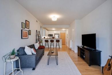 Set in a coveted downtown location just steps from dining - photo 3