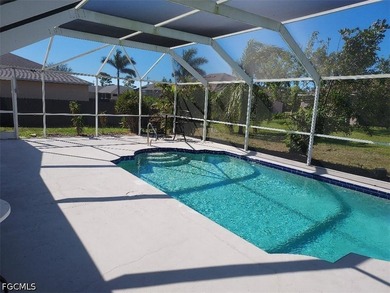 Pool home back on the Market. Tenants have moved out and it's - photo 4