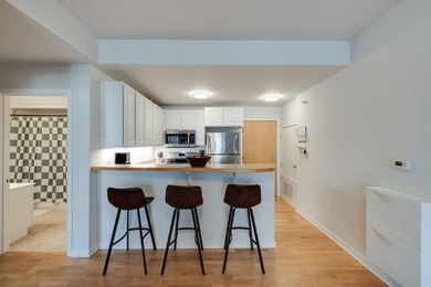 Set in a coveted downtown location just steps from dining - photo 5