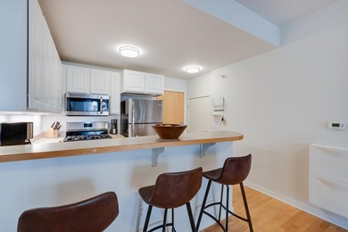 Set in a coveted downtown location just steps from dining - photo 8