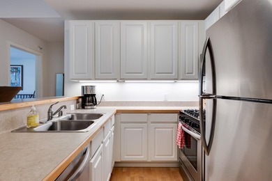 Set in a coveted downtown location just steps from dining - photo 9