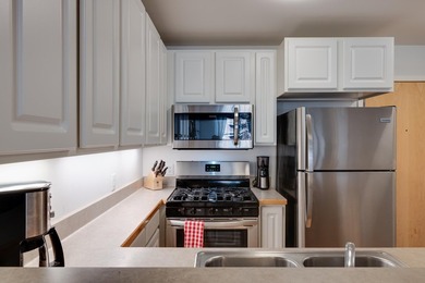 Set in a coveted downtown location just steps from dining - photo 10