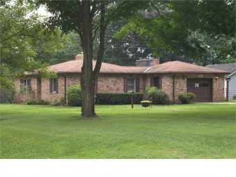 Escape the hustle and bustle of life to this peaceful lake - Lake Home For Sale in Mentone, Indiana
