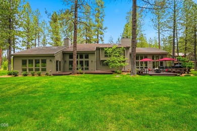When location is everything, this nearly 4,000 sq. ft. Black - photo 2
