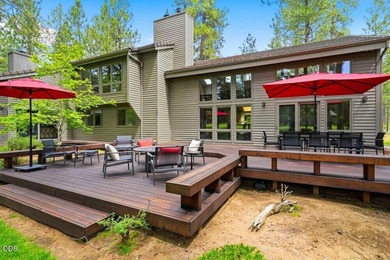When location is everything, this nearly 4,000 sq. ft. Black - photo 3