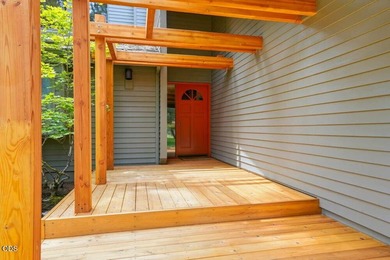 When location is everything, this nearly 4,000 sq. ft. Black - photo 4