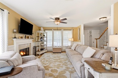 Beautifully appointed colonial on dead end street with private - photo 3