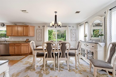 Beautifully appointed colonial on dead end street with private - photo 5