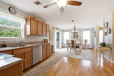 Beautifully appointed colonial on dead end street with private - photo 7